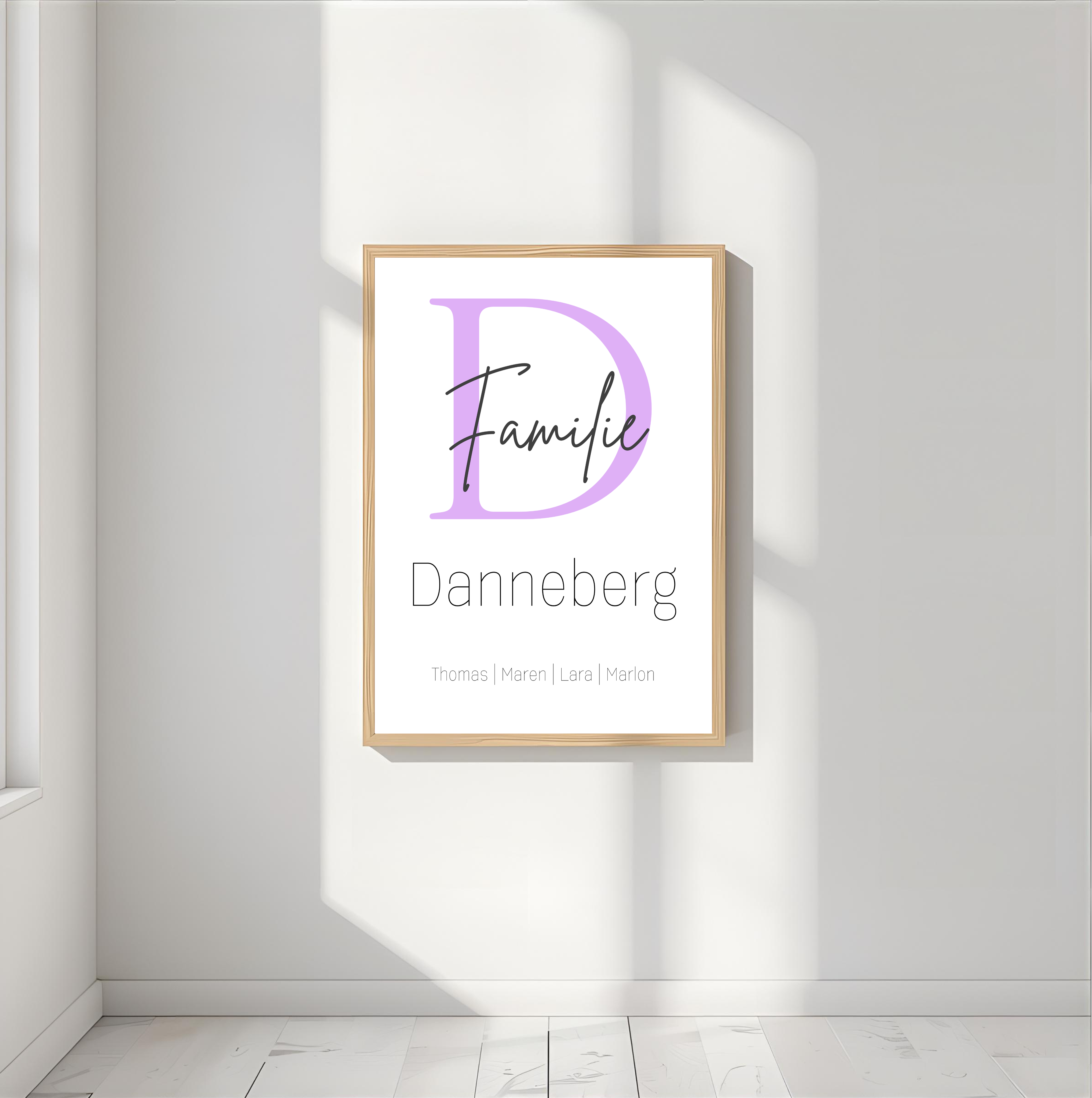 Personalisiertes Familienposter mit Familienname und Vornamen der Familie als PDF Datei, ausgedruckt in A4 oder mit Premium Bilderrahmen